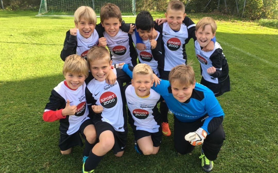 F1-Jungs in neuen Trikots zum Derbysieg!