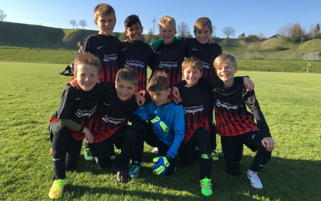 F1-Jungs mit neuen Trikots zum Derbysieg!