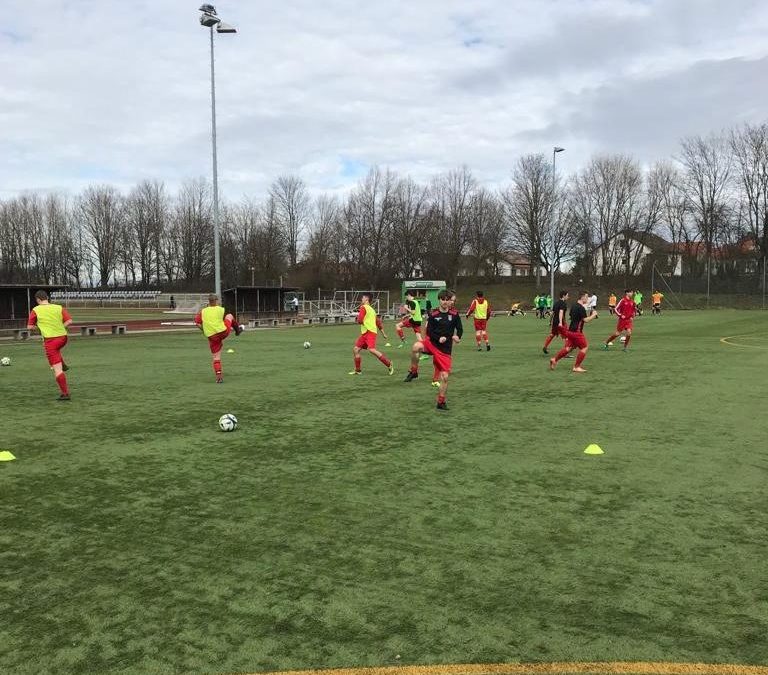 Fußballjahr 2019 startet mit einem Sieg im Nachholspiel!