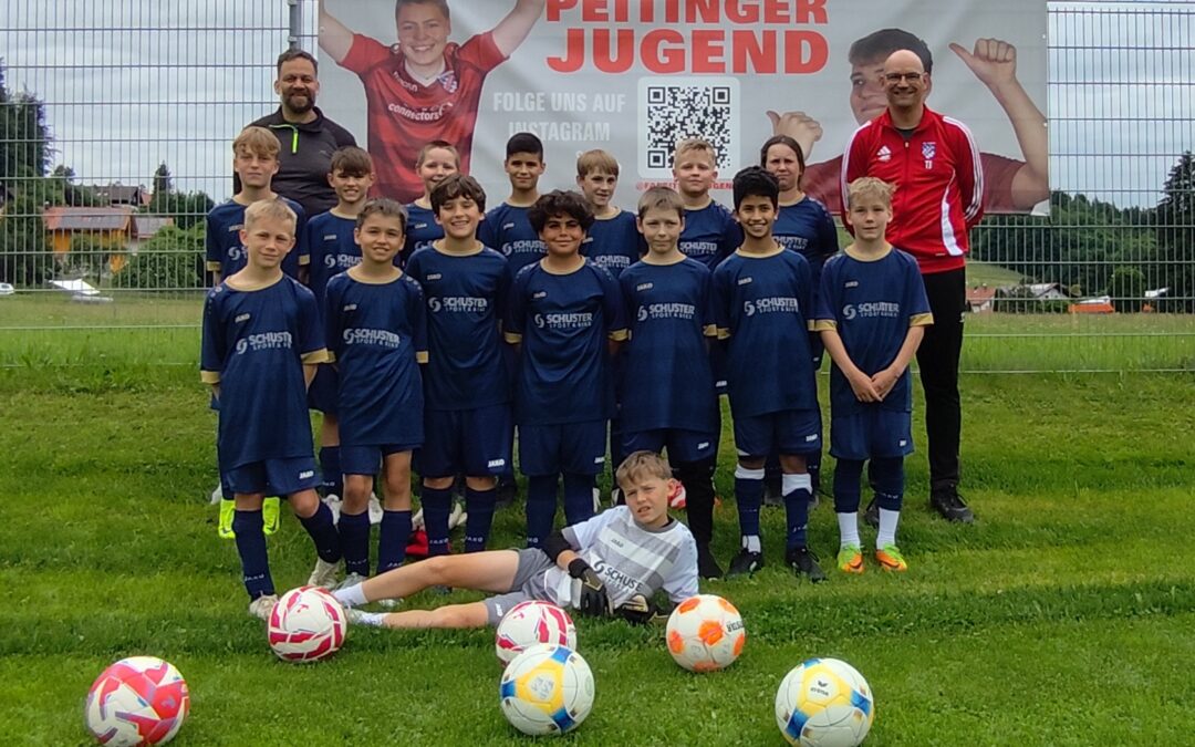 Neue Trikots für die Peitinger E-Jugend